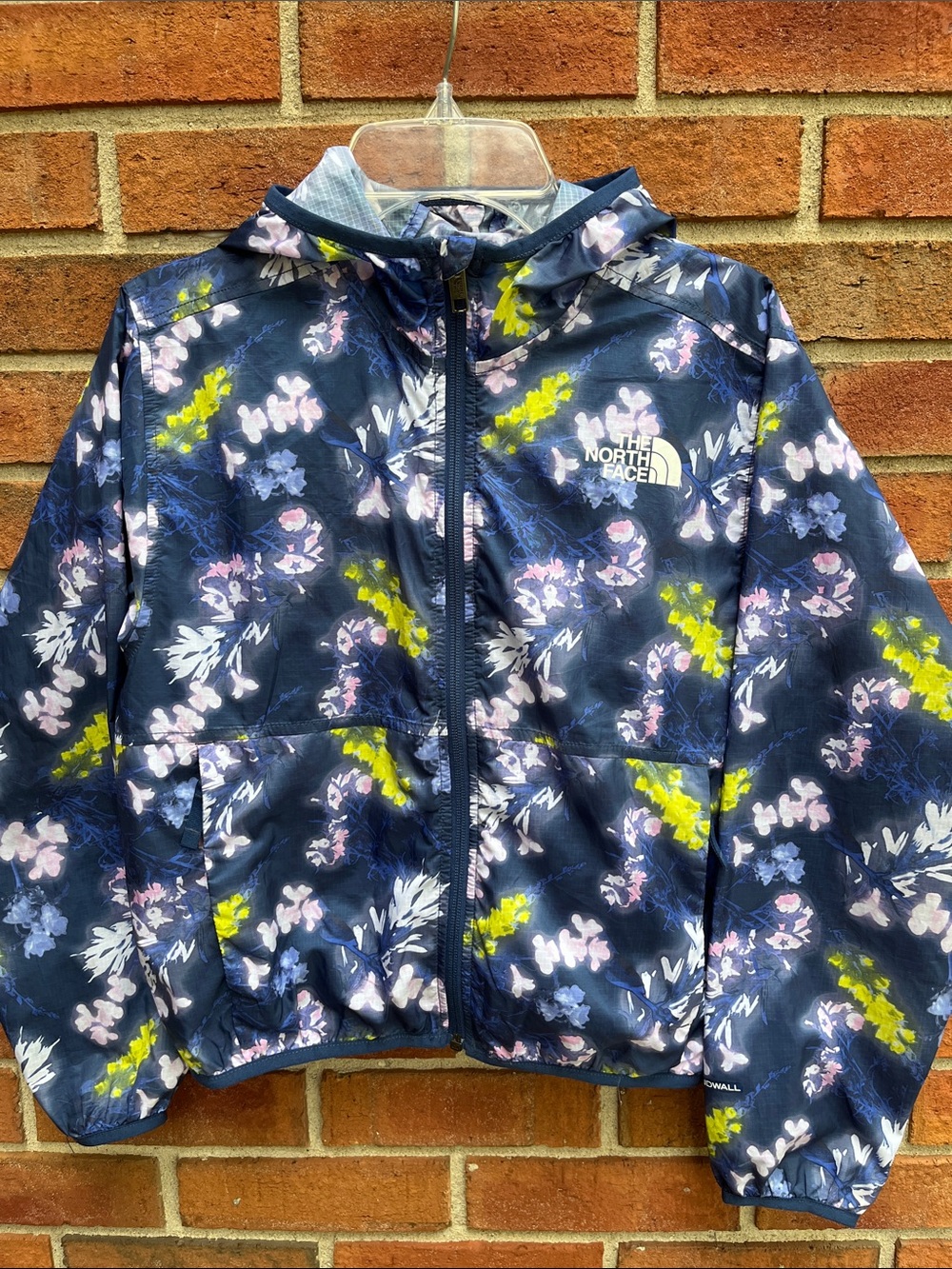 Girl’s The North Face Cyclone Wind Jacket size M /10 Blue Floral